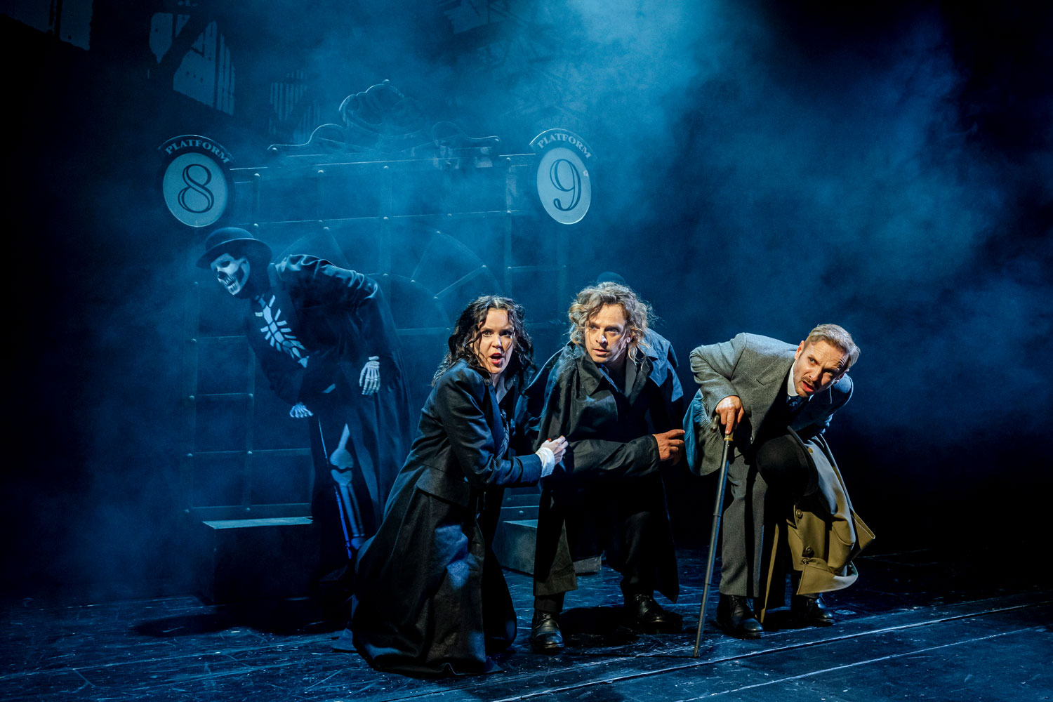 @Rita Newman Spannendes Szenenfoto am Bahngleis