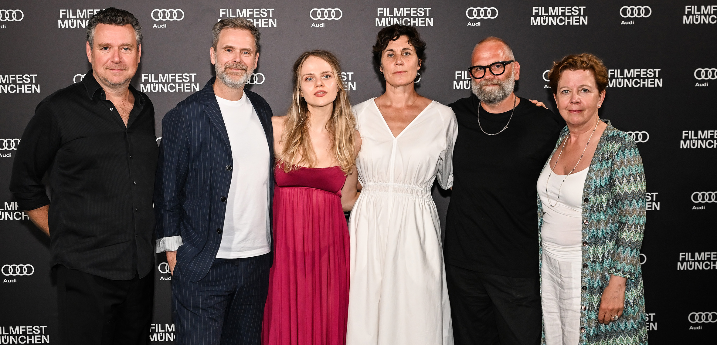 premiere_luegen_muenchen_1.jpg